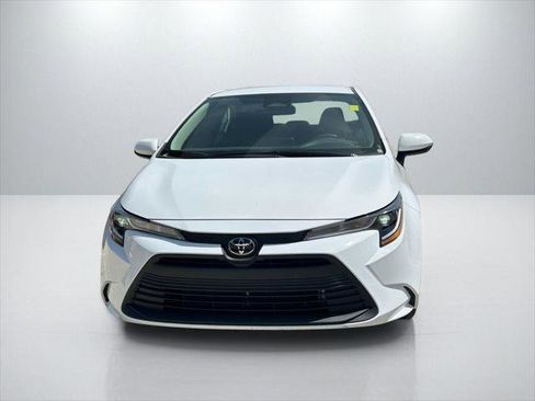 Certified 2025 Toyota Corolla LE FWD image 2