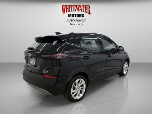 Used 2023 Chevrolet Bolt EUV LT image 4