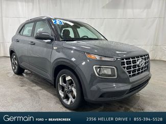 Used 2023 Hyundai Venue SEL video 1