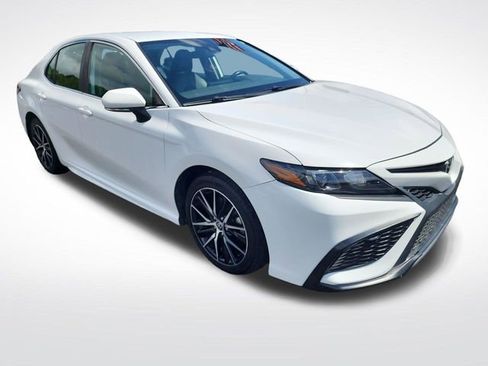 Used 2022 Toyota Camry SE image 7
