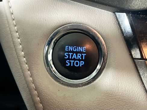 Used 2015 Toyota RAV4 Limited image 24