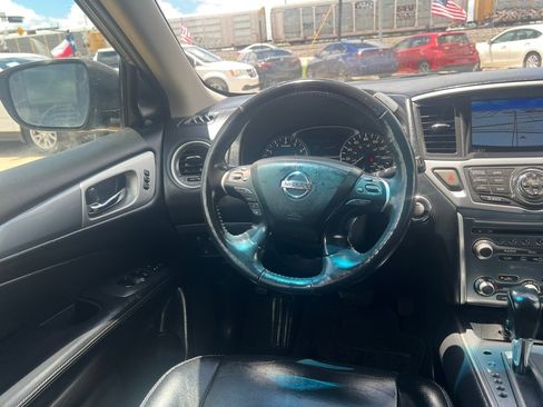 Used 2020 Nissan Pathfinder SL AWD/4WD image 17
