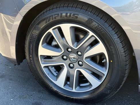 Used 2015 Honda Odyssey Touring image 17