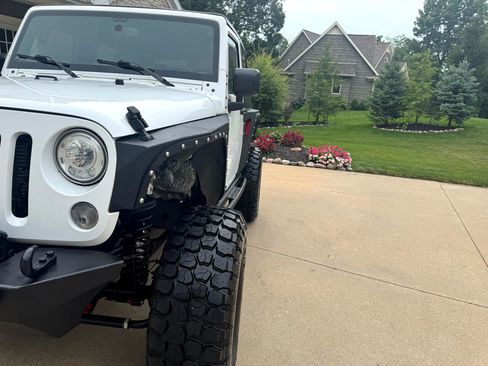 Used 2017 Jeep Wrangler Rubicon w/ Power Convenience Group image 27