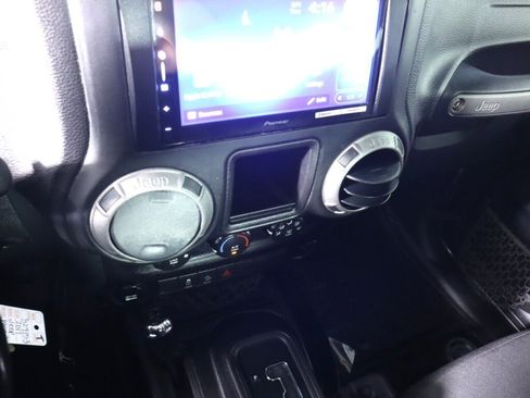 Used 2017 Jeep Wrangler Unlimited Sport w/ Connectivity Group AWD/4WD image 14