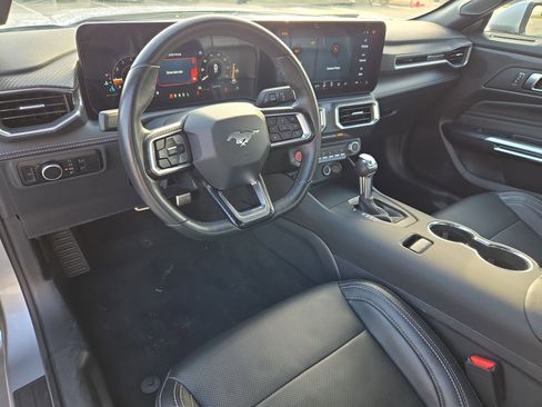 Used 2025 Ford Mustang Premium image 13