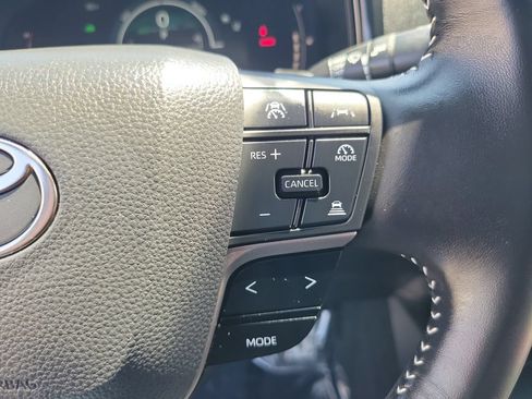 Used 2025 Toyota Camry SE w/ Convenience Package FWD image 27