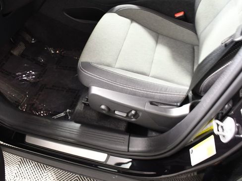 Used 2025 Volvo XC40 B5 Core AWD/4WD image 15