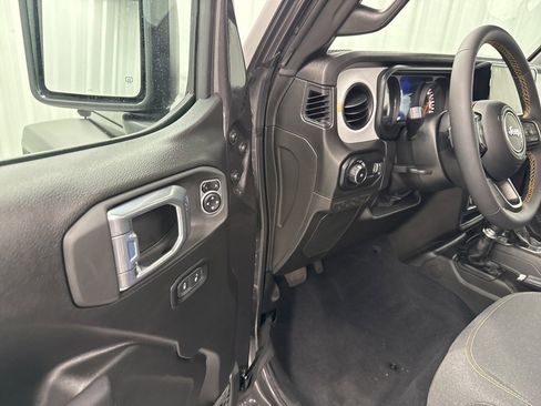 Used 2024 Jeep Wrangler Sport S image 18