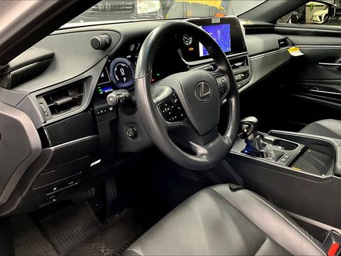 Used 2025 Lexus ES 300h w/ Premium Package image 17