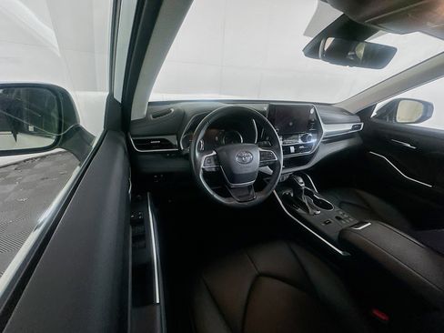 Used 2024 Toyota Highlander XLE image 18