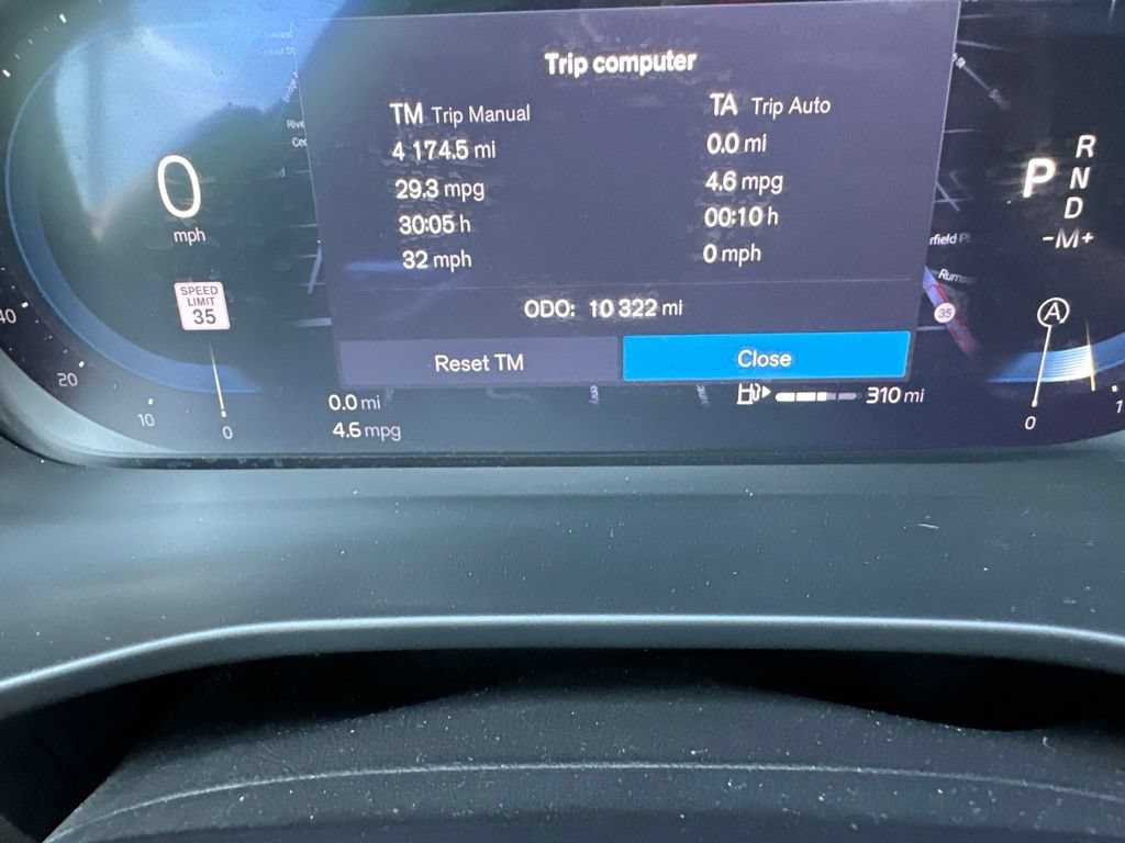 Certified 2025 Volvo XC40 B5 Plus AWD/4WD image 23