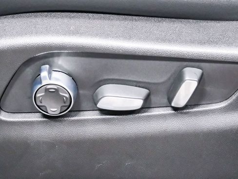 Used 2023 Cadillac XT4 Sport FWD image 28