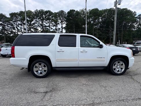 Used 2010 GMC Yukon XL SLT w/ SLT-2 Equipment Package AWD/4WD image 6