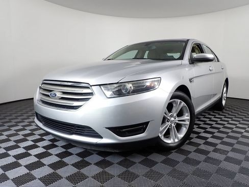 Used 2015 Ford Taurus SEL w/ Equipment Group 201A FWD image 2