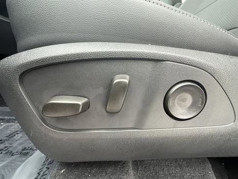 New 2026 Chevrolet Traverse LT w/ Sun and Wheel Package image 15