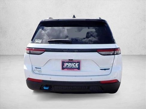 Used 2023 Jeep Grand Cherokee Trailhawk image 13