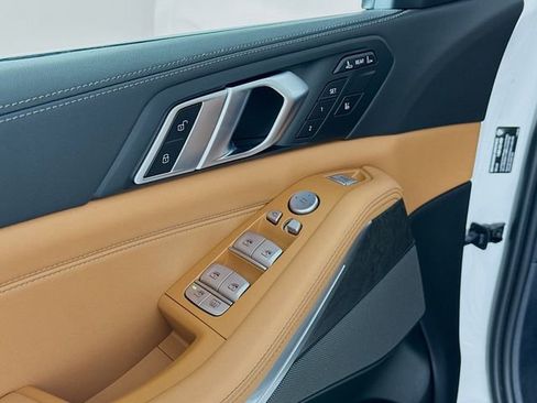 Used 2023 BMW X7 xDrive40i w/ Premium Package image 18