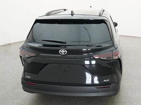 New 2026 Toyota Sienna XLE FWD image 9
