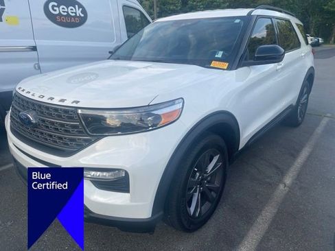Certified 2022 Ford Explorer XLT w/ Equipment Group 202A AWD/4WD image 1