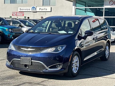 Certified 2020 Chrysler Pacifica Touring w/ Advanced Safetytec Group image 5
