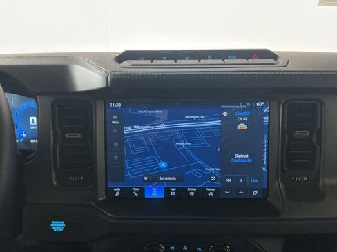 Used 2025 Ford Bronco Badlands image 11