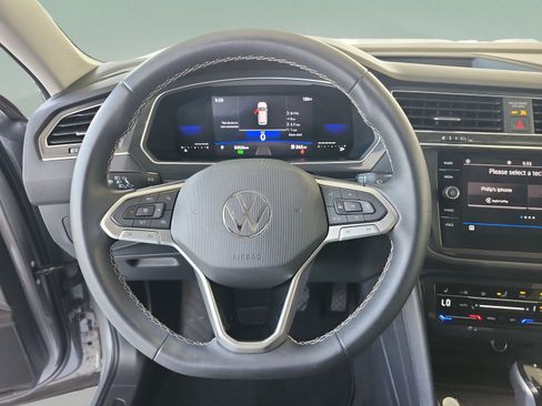 Used 2023 Volkswagen Tiguan SE FWD image 9