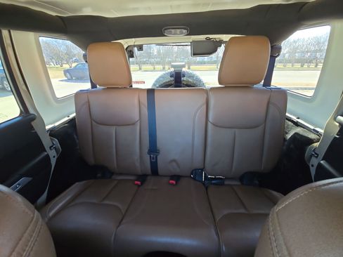 Used 2016 Jeep Wrangler Unlimited Sahara w/ Max Tow Package image 18