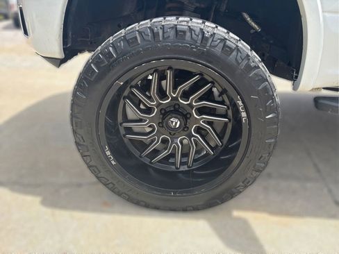 Used 2019 Ford F150 XLT w/ Equipment Group 302A Luxury AWD/4WD image 12