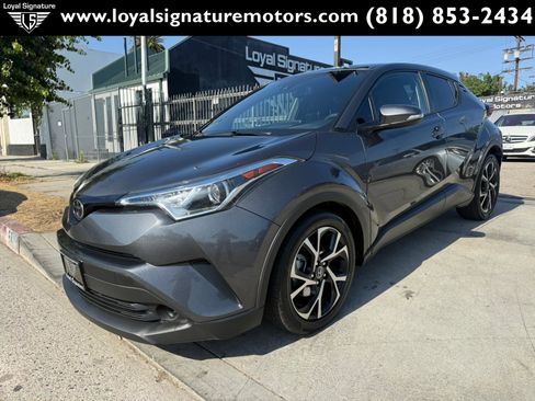 Used 2018 Toyota C-HR XLE FWD image 3