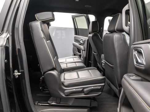 Used 2021 GMC Yukon XL SLT image 32