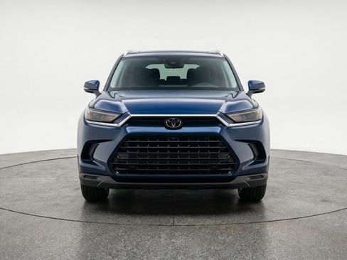 Used 2025 Toyota Grand Highlander FWD image 2