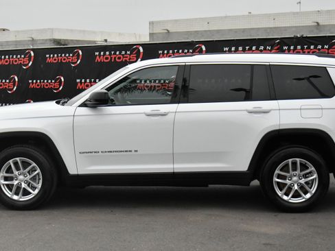 Used 2023 Jeep Grand Cherokee L Laredo image 4