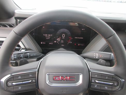 New 2026 GMC Yukon AT4 w/ LPO, Floor Liner Package AWD/4WD image 18