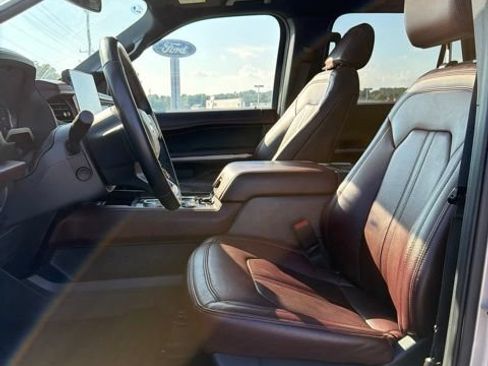 Used 2024 Ford Expedition Limited AWD/4WD image 12