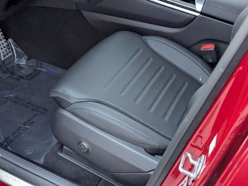 Used 2026 Mercedes-Benz GLC 300 image 4