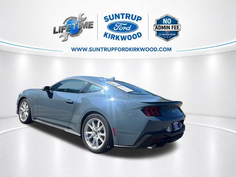 Used 2025 Ford Mustang GT Premium RWD image 3