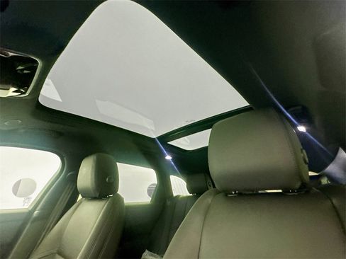 New 2026 Land Rover Range Rover Velar Dynamic SE image 21