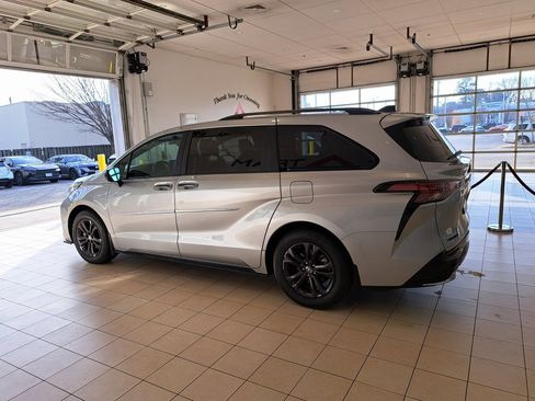 Used 2025 Toyota Sienna XSE image 12