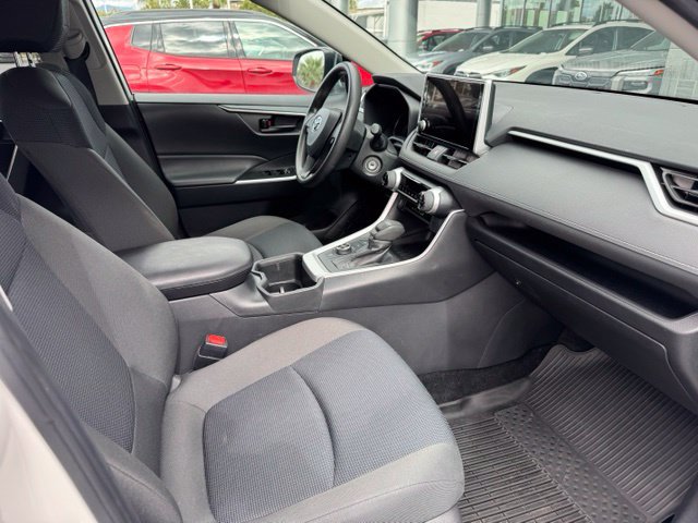 Used 2024 Toyota RAV4 LE AWD/4WD image 6