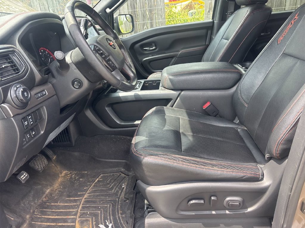 Used 2021 Nissan Titan PRO-4X w/ Pro-4x Convenience Package AWD/4WD image 4