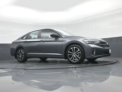 Used 2024 Volkswagen Jetta Sport image 46