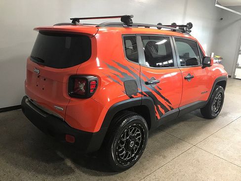 Used 2015 Jeep Renegade Latitude image 3
