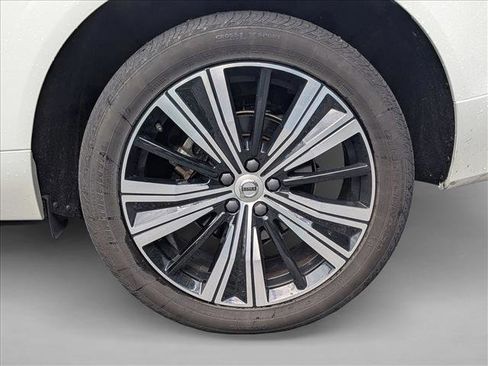 Used 2023 Volvo XC60 B5 Plus w/ Climate Package AWD/4WD image 14
