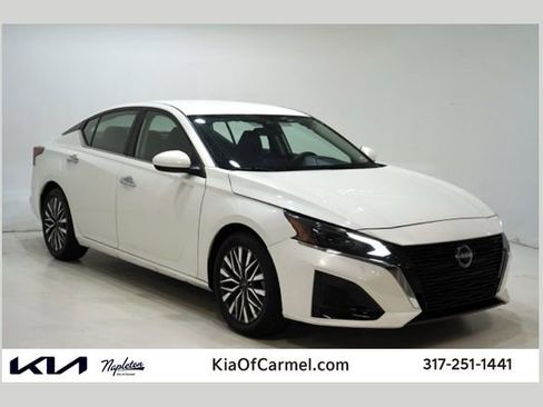 Used 2023 Nissan Altima 2.5 SV image 1