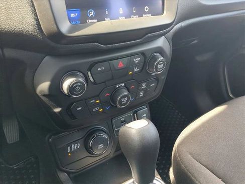 Used 2022 Jeep Renegade Sport AWD/4WD image 15
