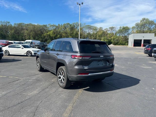 Used 2023 Jeep Grand Cherokee Limited w/ Luxury Tech Group II AWD/4WD image 6