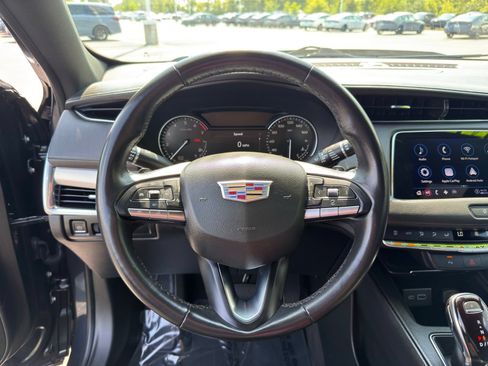 Used 2023 Cadillac XT4 Premium Luxury AWD/4WD image 16
