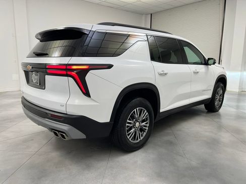 Used 2024 Chevrolet Traverse LT FWD image 9