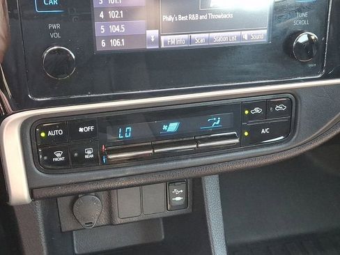 Used 2019 Toyota Corolla LE FWD image 17